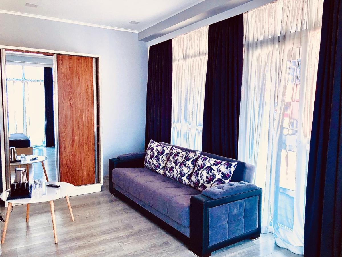 Hotel Tsereteli Palace Batumi Ngoại thất bức ảnh