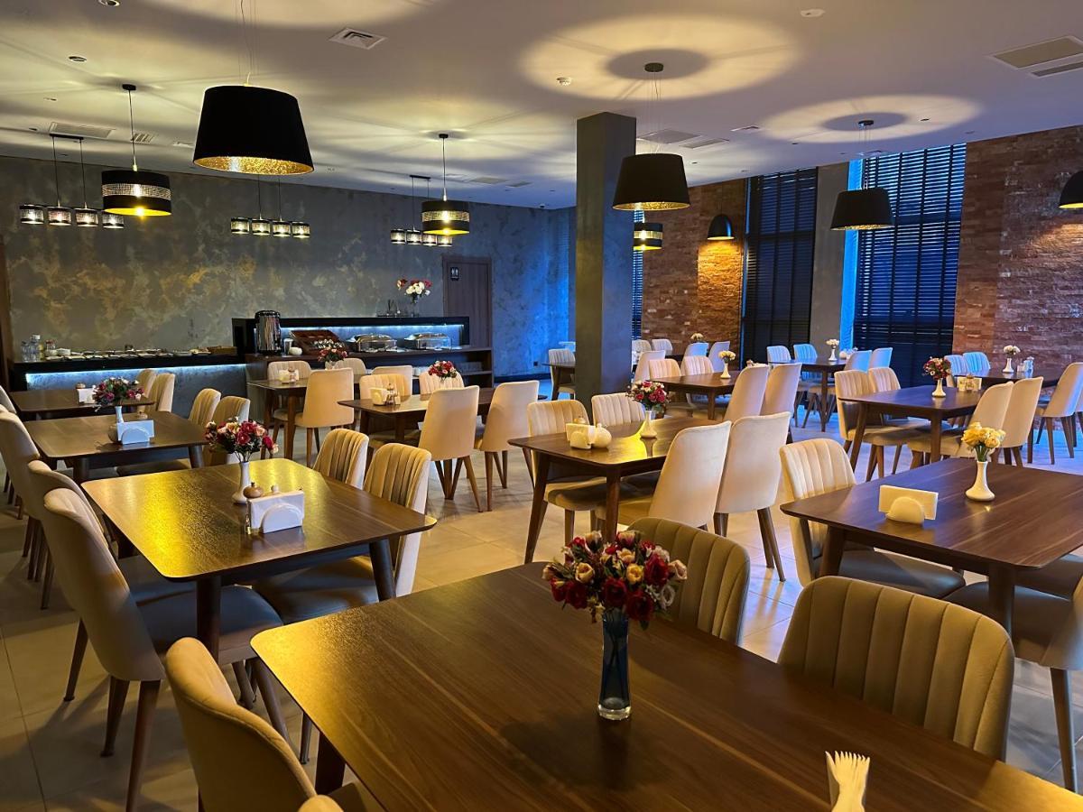 Hotel Tsereteli Palace Batumi Ngoại thất bức ảnh